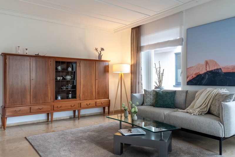 Heller, möblierter Wohnbereich der Wohnung